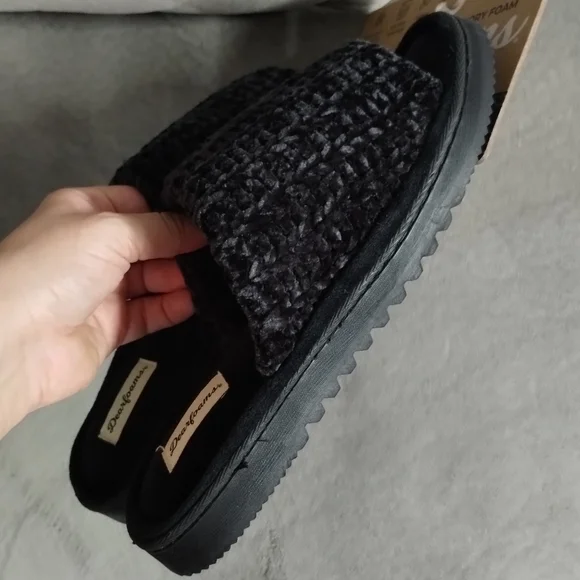 Memory Foam Slippers - Picture 2 of 6